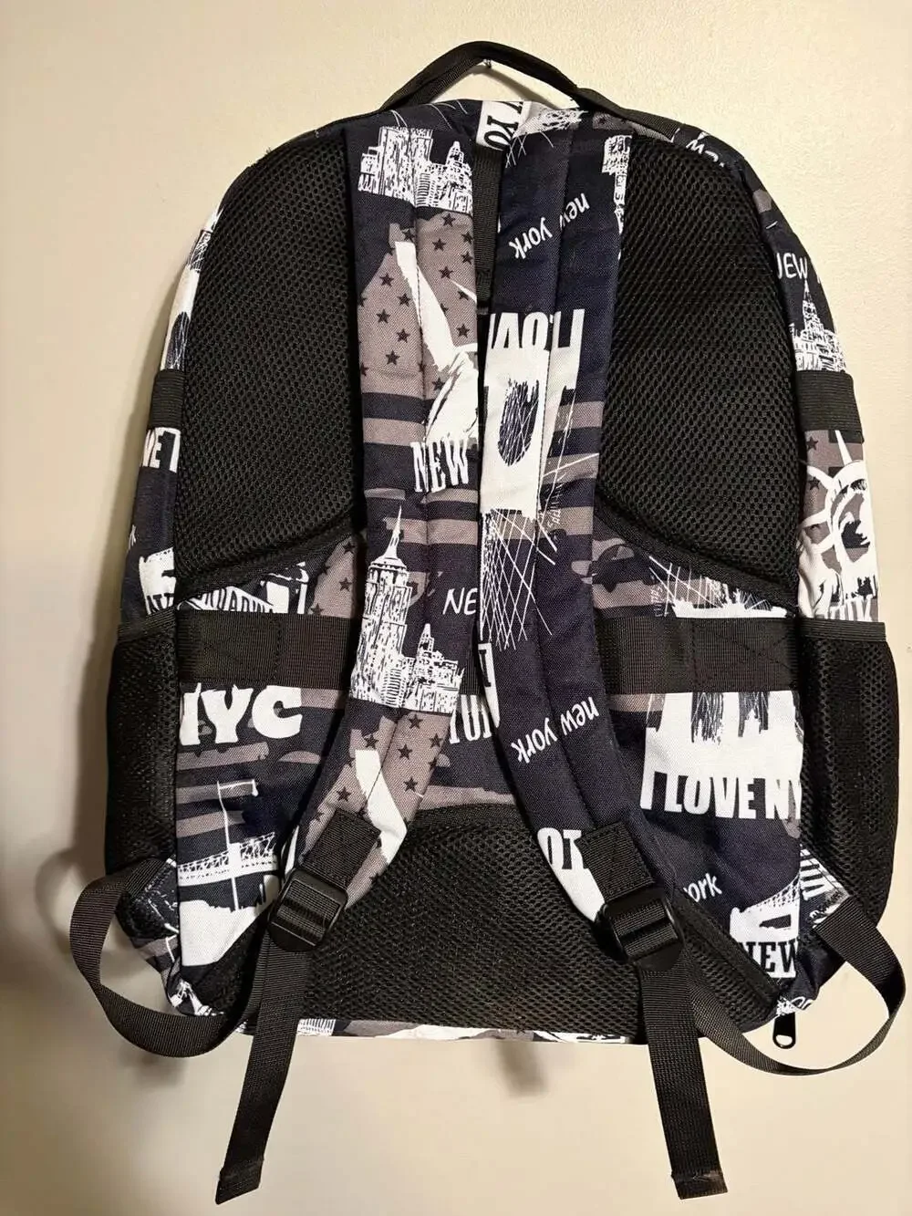 New York-themed Oppu backpack